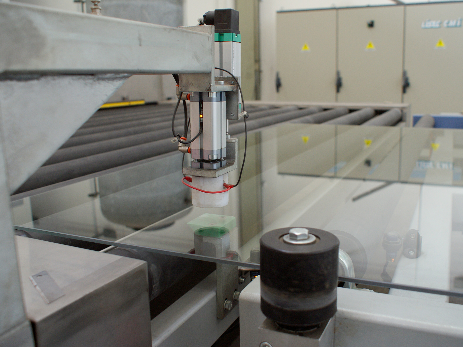 Taglio vetro su misura - Lavorazione del vetro Union Glass