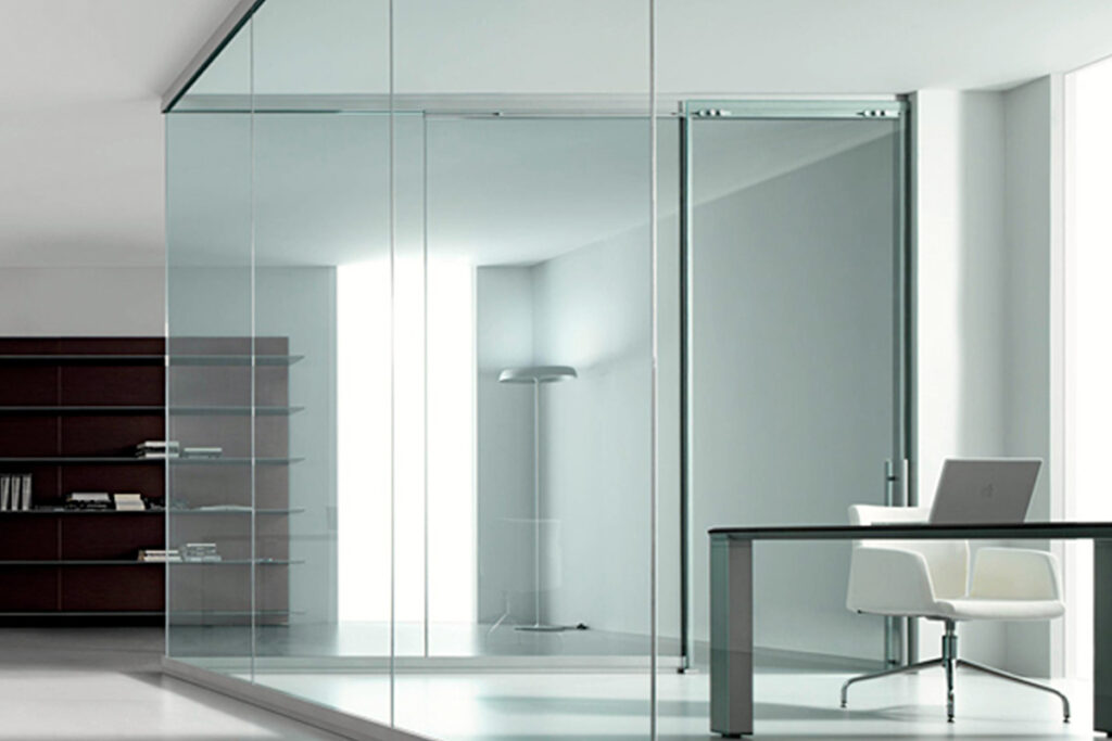 realizzazione-pareti-divisorie-in-vetro-per-interni-vam-vetro